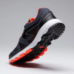 CHAUSSURES RUNNING & ATHLÉTISME ENFANT KIPRUN GRIP GRISES ET NOIRES ORANGES FLUO -Chaussures Confortables chaussures running and athletisme enfant kiprun grip grises et noires oranges fluo 6